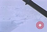 Standbild Huskies der Antarktis, 1950, aus Sekunde 11 historischem Filmmaterial Videoclip 65675029543