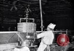Image galvanisation de fils United States USA, 1924, de la seconde 14 séquences d'archives historiques vidéo 65675029555