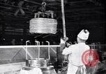 Image galvanisation de fils United States USA, 1924, de la seconde 18 séquences d'archives historiques vidéo 65675029555