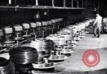 Image galvanisation de fils United States USA, 1924, de la seconde 43 séquences d'archives historiques vidéo 65675029555