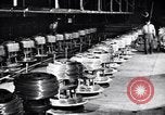 Image galvanisation de fils United States USA, 1924, de la seconde 45 séquences d'archives historiques vidéo 65675029555