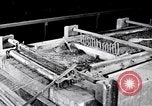 Image galvanisation de fils United States USA, 1924, de la seconde 59 séquences d'archives historiques vidéo 65675029555