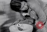 Image d'installations pour les femmes employés United States USA, 1931, de la seconde 21 séquences d'archives historiques vidéo 65675029562