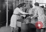 Image d'installations pour les femmes employés United States USA, 1931, de la seconde 32 séquences d'archives historiques vidéo 65675029562