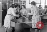 Image d'installations pour les femmes employés United States USA, 1931, de la seconde 34 séquences d'archives historiques vidéo 65675029562
