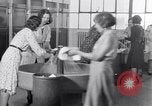 Image d'installations pour les femmes employés United States USA, 1931, de la seconde 47 séquences d'archives historiques vidéo 65675029562