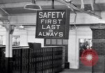 Image Précautions de sécurité en usine United States USA, 1931, de la seconde 16 séquences d'archives historiques vidéo 65675029563