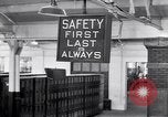 Image Précautions de sécurité en usine United States USA, 1931, de la seconde 17 séquences d'archives historiques vidéo 65675029563