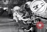 Image Précautions de sécurité en usine United States USA, 1931, de la seconde 18 séquences d'archives historiques vidéo 65675029563