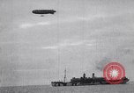 Standbild Die amerikanischen Truppen board Eisenbahn Zug für Front Brest Frankreich, 1918, aus Sekunde 12 historischem Filmmaterial Videoclip 65675029579