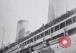 Standbild Die amerikanischen Truppen board Eisenbahn Zug für Front Brest Frankreich, 1918, aus Sekunde 19 historischem Filmmaterial Videoclip 65675029579