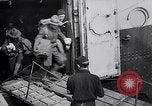 Standbild Die amerikanischen Truppen board Eisenbahn Zug für Front Brest Frankreich, 1918, aus Sekunde 54 historischem Filmmaterial Videoclip 65675029579