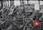 Standbild American 2 Division Truppen Missy-Aux-Bois Frankreich, 1918, aus Sekunde 15 historischem Filmmaterial Videoclip 65675029588