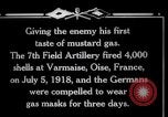 Immagine di La cottura di senape gusci di gas da un francese 75 pezzo di campo Varmaise Oise Francia, 1918, secondo 13 filmato di repertorio 65675029591