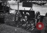 Immagine di La cottura di senape gusci di gas da un francese 75 pezzo di campo Varmaise Oise Francia, 1918, secondo 31 filmato di repertorio 65675029591