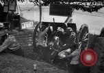 Immagine di La cottura di senape gusci di gas da un francese 75 pezzo di campo Varmaise Oise Francia, 1918, secondo 51 filmato di repertorio 65675029591