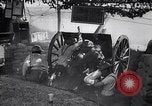 Immagine di La cottura di senape gusci di gas da un francese 75 pezzo di campo Varmaise Oise Francia, 1918, secondo 58 filmato di repertorio 65675029591