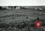 Standbild 305th und 306 Infanterie Longueval Frankreich, 1918, aus Sekunde 21 historischem Filmmaterial Videoclip 65675029597