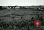 Standbild 305th und 306 Infanterie Longueval Frankreich, 1918, aus Sekunde 22 historischem Filmmaterial Videoclip 65675029597