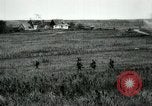 Standbild 305th und 306 Infanterie Longueval Frankreich, 1918, aus Sekunde 24 historischem Filmmaterial Videoclip 65675029597