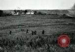 Standbild 305th und 306 Infanterie Longueval Frankreich, 1918, aus Sekunde 25 historischem Filmmaterial Videoclip 65675029597