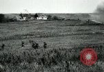 Standbild 305th und 306 Infanterie Longueval Frankreich, 1918, aus Sekunde 26 historischem Filmmaterial Videoclip 65675029597