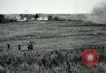 Standbild 305th und 306 Infanterie Longueval Frankreich, 1918, aus Sekunde 27 historischem Filmmaterial Videoclip 65675029597
