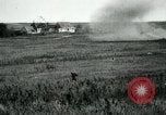 Standbild 305th und 306 Infanterie Longueval Frankreich, 1918, aus Sekunde 33 historischem Filmmaterial Videoclip 65675029597