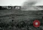Standbild 305th und 306 Infanterie Longueval Frankreich, 1918, aus Sekunde 34 historischem Filmmaterial Videoclip 65675029597