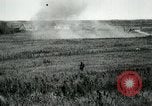 Standbild 305th und 306 Infanterie Longueval Frankreich, 1918, aus Sekunde 40 historischem Filmmaterial Videoclip 65675029597