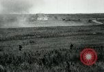 Standbild 305th und 306 Infanterie Longueval Frankreich, 1918, aus Sekunde 45 historischem Filmmaterial Videoclip 65675029597