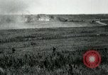 Standbild 305th und 306 Infanterie Longueval Frankreich, 1918, aus Sekunde 46 historischem Filmmaterial Videoclip 65675029597