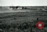 Standbild 305th und 306 Infanterie Longueval Frankreich, 1918, aus Sekunde 53 historischem Filmmaterial Videoclip 65675029597