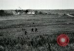 Standbild 305th und 306 Infanterie Longueval Frankreich, 1918, aus Sekunde 60 historischem Filmmaterial Videoclip 65675029597