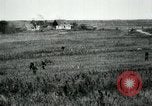 Standbild 305th und 306 Infanterie Longueval Frankreich, 1918, aus Sekunde 62 historischem Filmmaterial Videoclip 65675029597