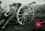 Standbild American 128th Field Artillery in Ersten Weltkrieg Le Côtes de Forimont Frankreich, 1918, aus Sekunde 32 historischem Filmmaterial Videoclip 65675029603