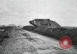 Immagine di British Mark IV SERBATOI Francia, 1917, secondo 31 filmato di repertorio 65675029604
