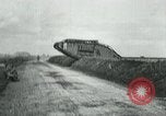 Immagine di British Mark IV SERBATOI Francia, 1917, secondo 32 filmato di repertorio 65675029604