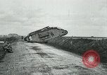 Immagine di British Mark IV SERBATOI Francia, 1917, secondo 36 filmato di repertorio 65675029604