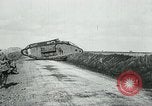 Immagine di British Mark IV SERBATOI Francia, 1917, secondo 43 filmato di repertorio 65675029604