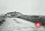 Immagine di British Mark IV SERBATOI Francia, 1917, secondo 46 filmato di repertorio 65675029604