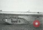 Immagine di British Mark IV SERBATOI Francia, 1917, secondo 47 filmato di repertorio 65675029604