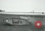 Immagine di British Mark IV SERBATOI Francia, 1917, secondo 48 filmato di repertorio 65675029604