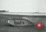 Immagine di British Mark IV SERBATOI Francia, 1917, secondo 49 filmato di repertorio 65675029604