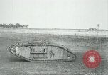 Immagine di British Mark IV SERBATOI Francia, 1917, secondo 51 filmato di repertorio 65675029604