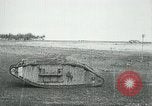 Immagine di British Mark IV SERBATOI Francia, 1917, secondo 52 filmato di repertorio 65675029604