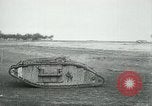 Immagine di British Mark IV SERBATOI Francia, 1917, secondo 53 filmato di repertorio 65675029604