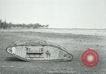 Immagine di British Mark IV SERBATOI Francia, 1917, secondo 55 filmato di repertorio 65675029604