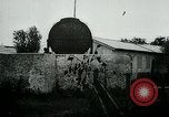 Standbild signal Raketen Frankreich, 1918, aus Sekunde 62 historischem Filmmaterial Videoclip 65675029608