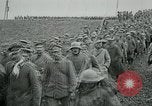 Standbild deutschen Gefangenen Saizerais Frankreich, 1918, aus Sekunde 11 historischem Filmmaterial Videoclip 65675029609